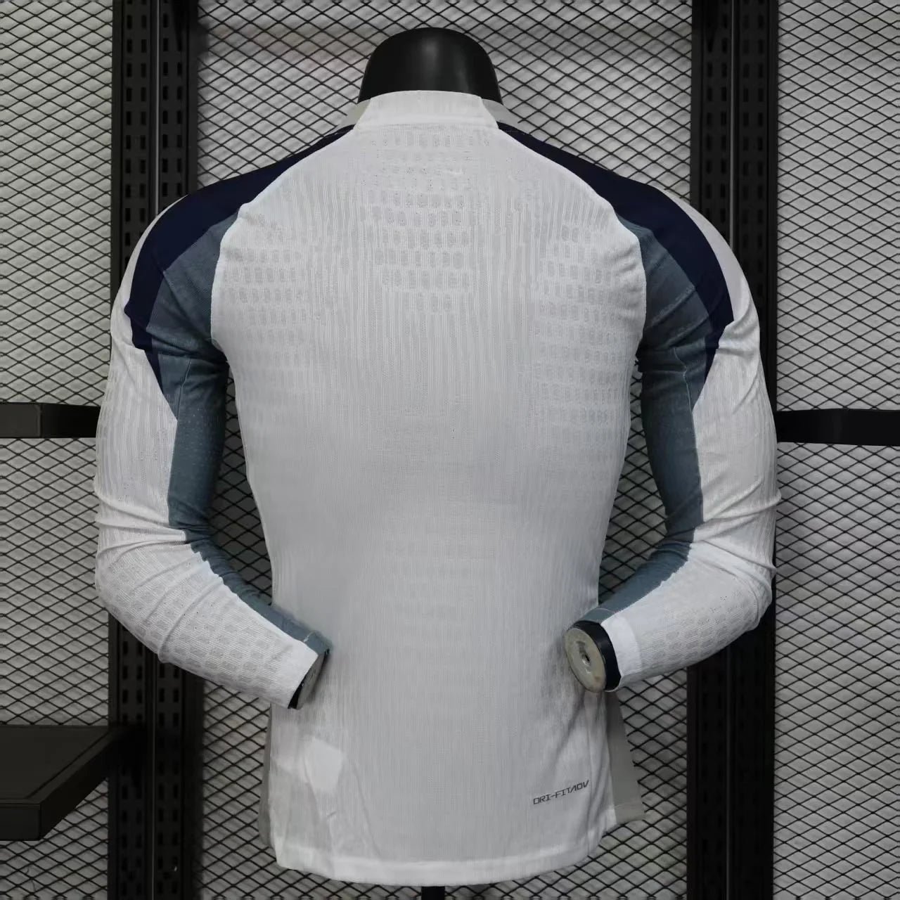 Alternative view of Tottenham long-sleeve jersey 2025-26