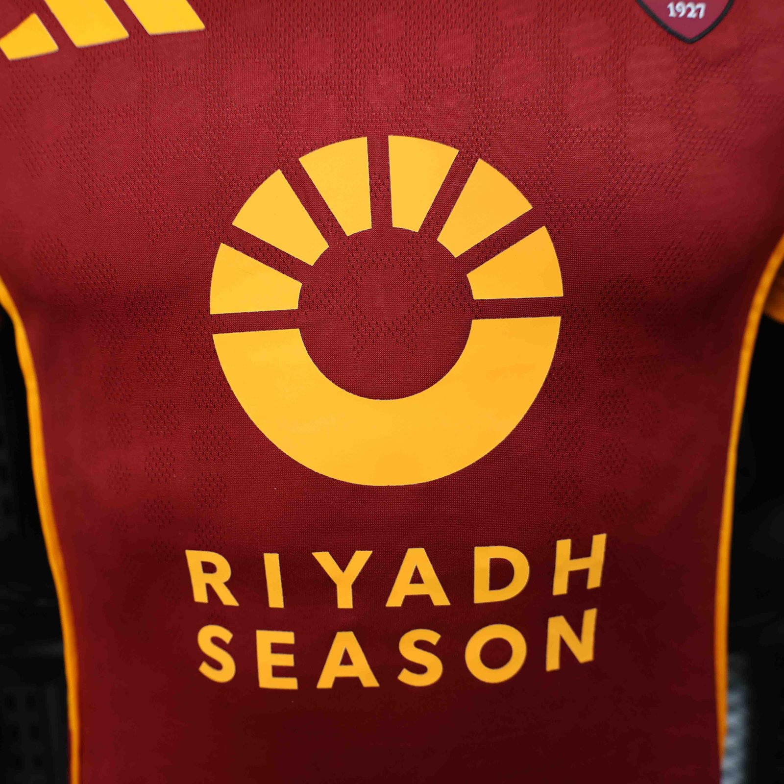 Alternative view of Roma jersey 2025-26