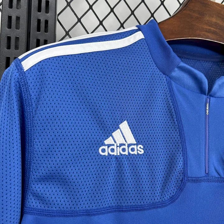 Alternative view of Chelsea 2009 2010 Retro Football Shirt