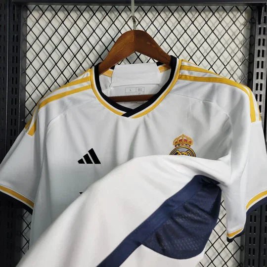Real Madrid 2023-2024 home jersey - Image 3