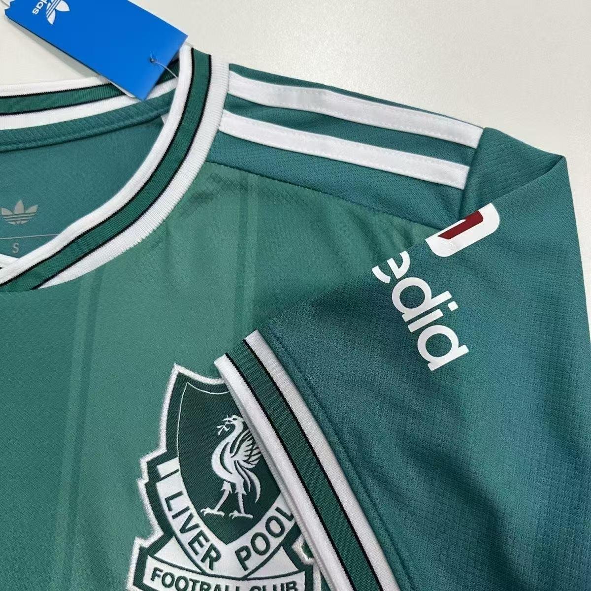 Liverpool 2025-26 jersey - Image 6