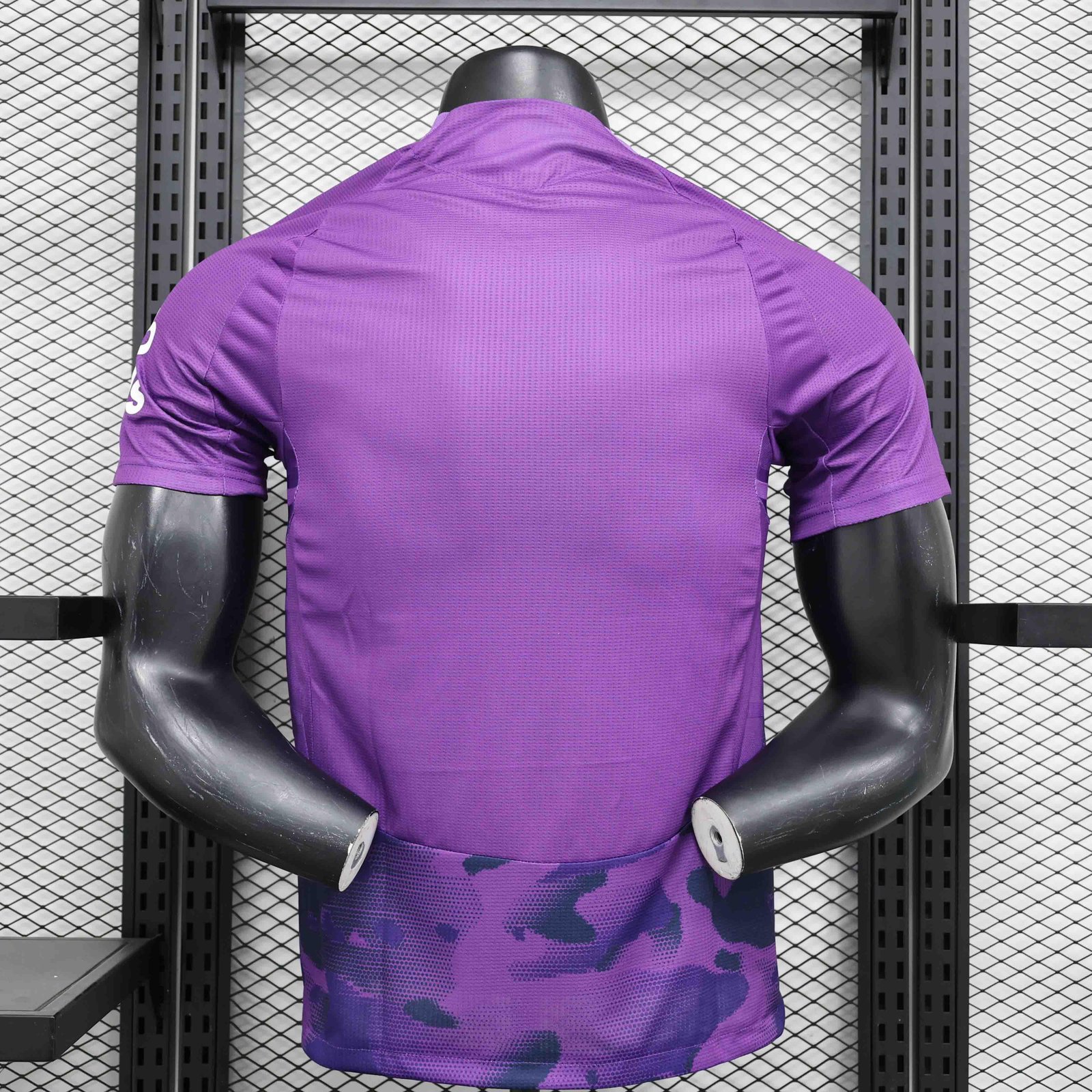 Alternative view of Fulham 2024-25 kit