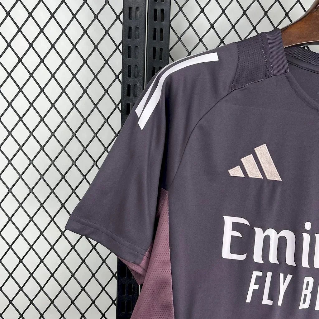 Alternative view of Arsenal training jersey 2024-25