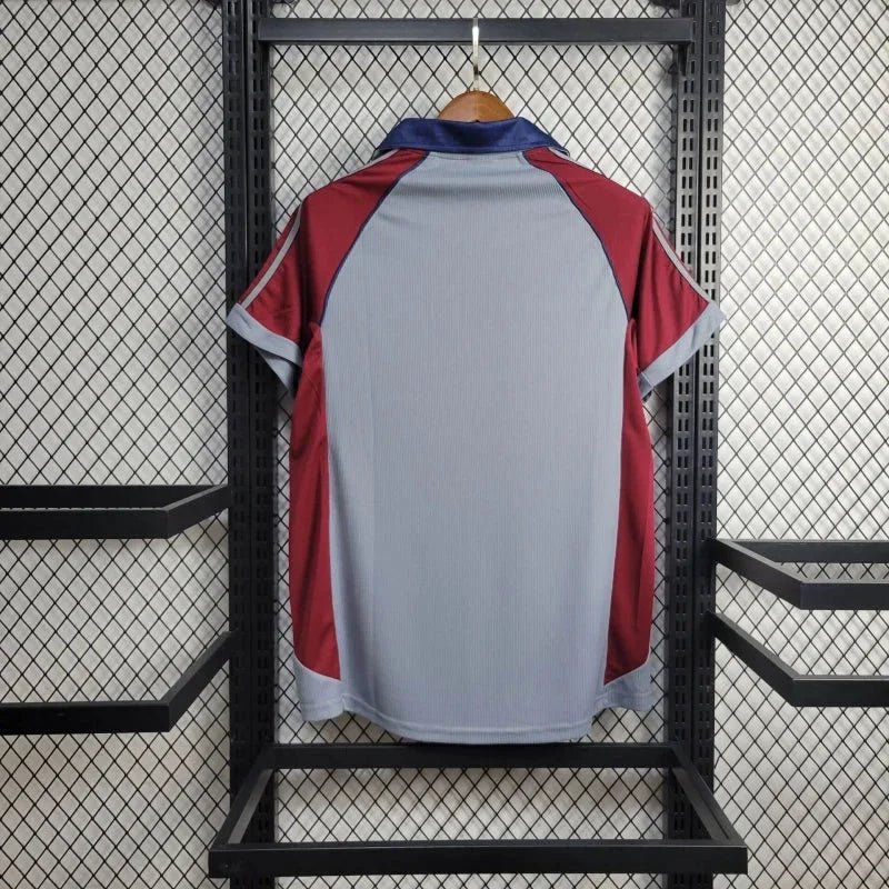 Alternative view of RETRO BAYERN MUNICH JERSEY 1998/99