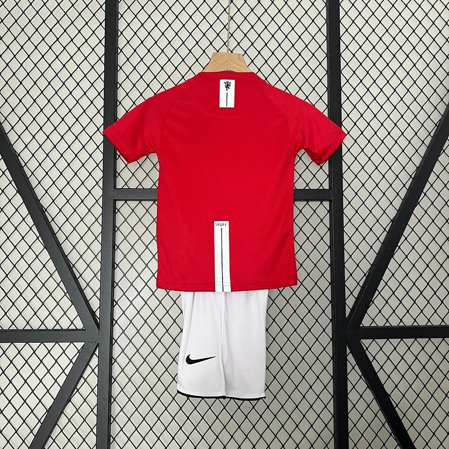 Alternative view of KIDS RETRO MANCHESTER UNITED 2008 KIT