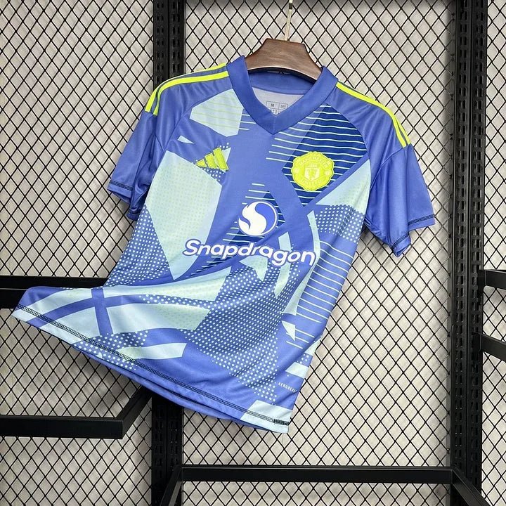 Alternative view of Manchester United Goalkeeper Football Jersey 2024 2025