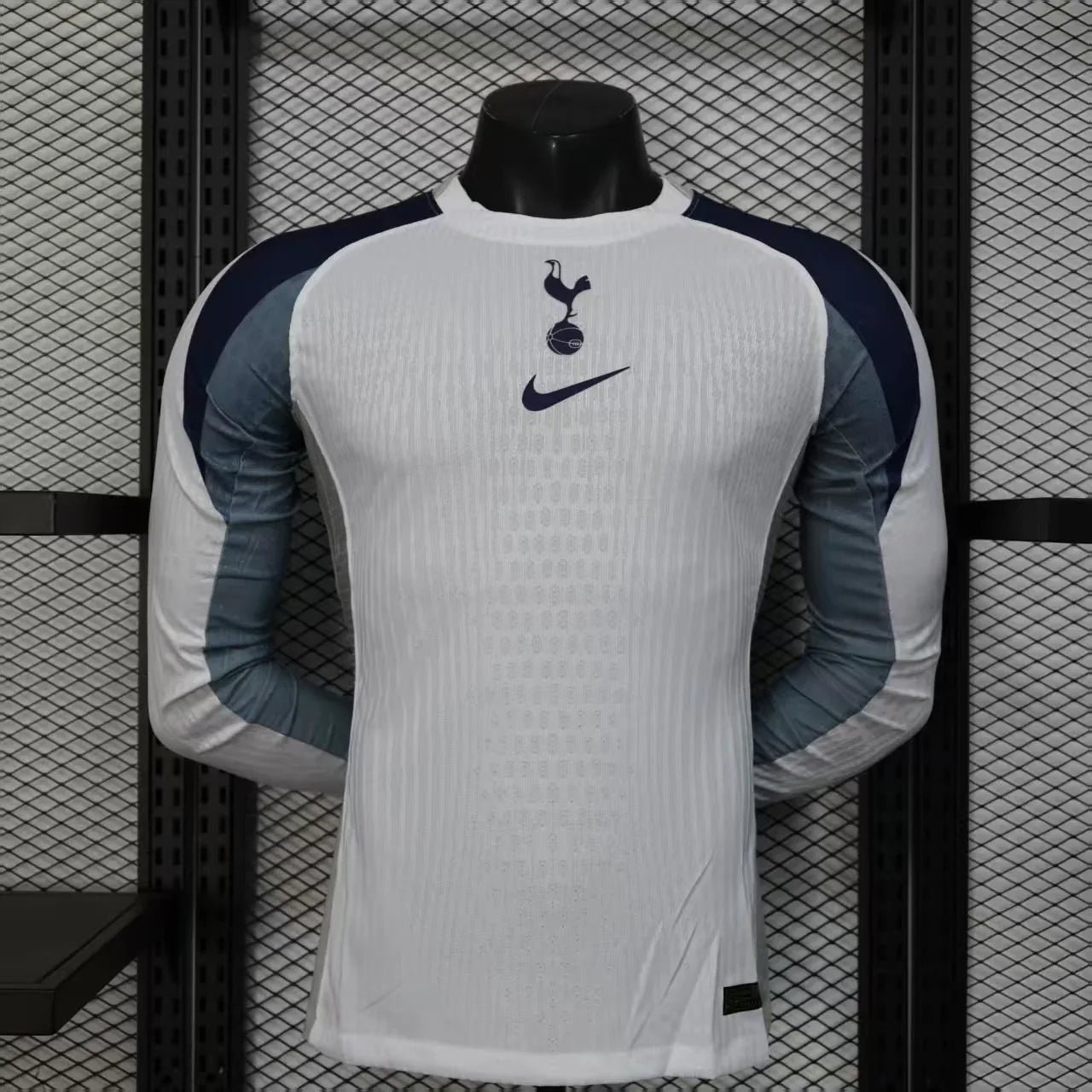 Tottenham long-sleeve jersey 2025-26